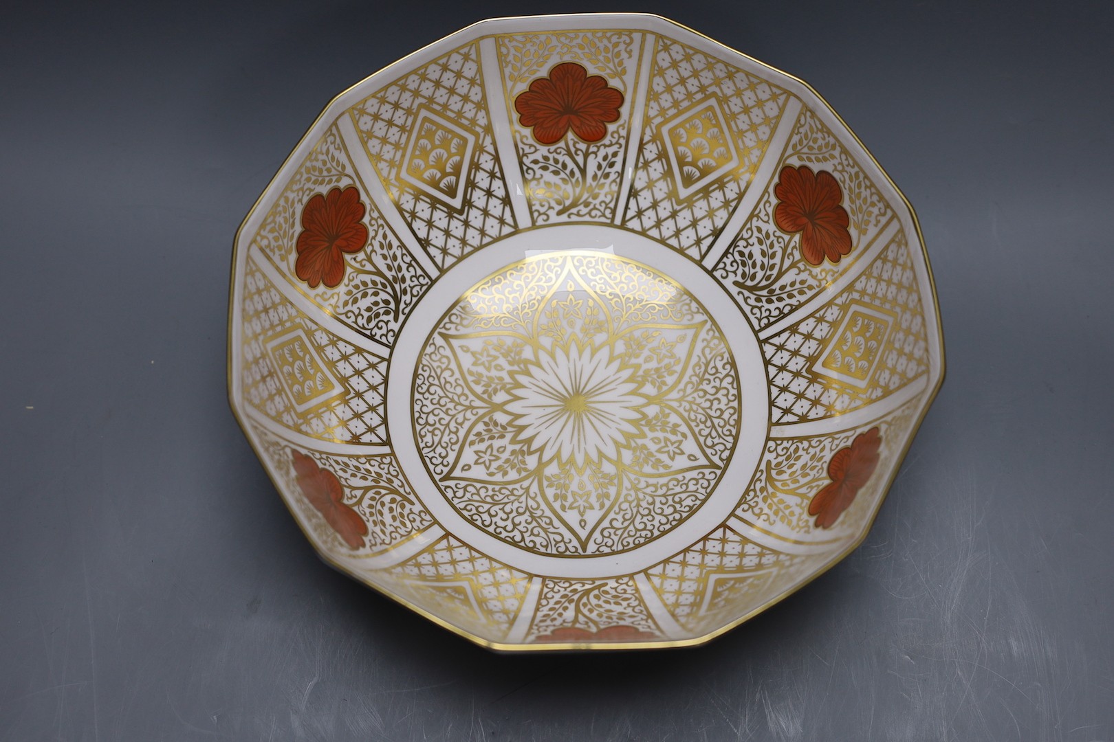 An Imari bowl, a Caverswall bowl and two saucer dishes